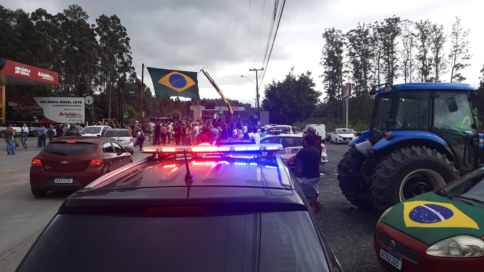 Portal de Ituporanga é bloqueado por manifestantes