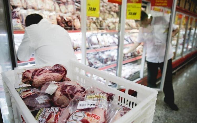 Preços das carnes de frango, suíno e bovino aumenta até 45% em SC, aponta pesquisa 