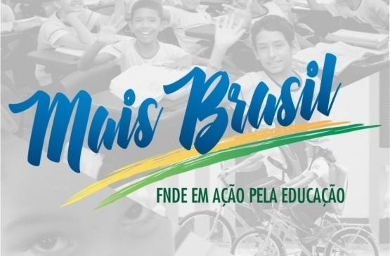 Prefeita de Chapadão do Lageado participa em Florianópolis de evento voltado a educação nos municípios