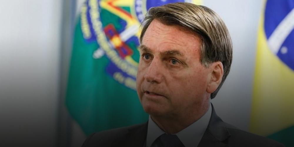 Bolsonaro anuncia auxílio combustível para caminhoneiros
