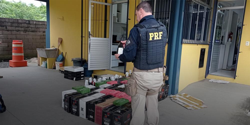 PRF de Rio Do Sul aborda veículo com mais de 500 garrafas de bebidas transportadas ilegalmente