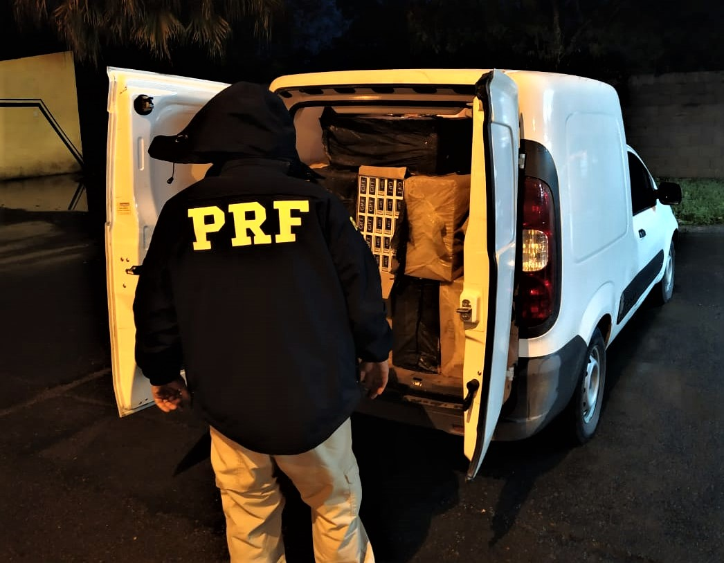 PRF localiza 17.500 mil maços de cigarros contrabandeados na BR-470 em Ibirama