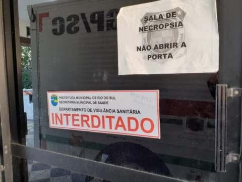 Sala de necropsia do IML de Rio Do Sul é interditada pela vigilância sanitária