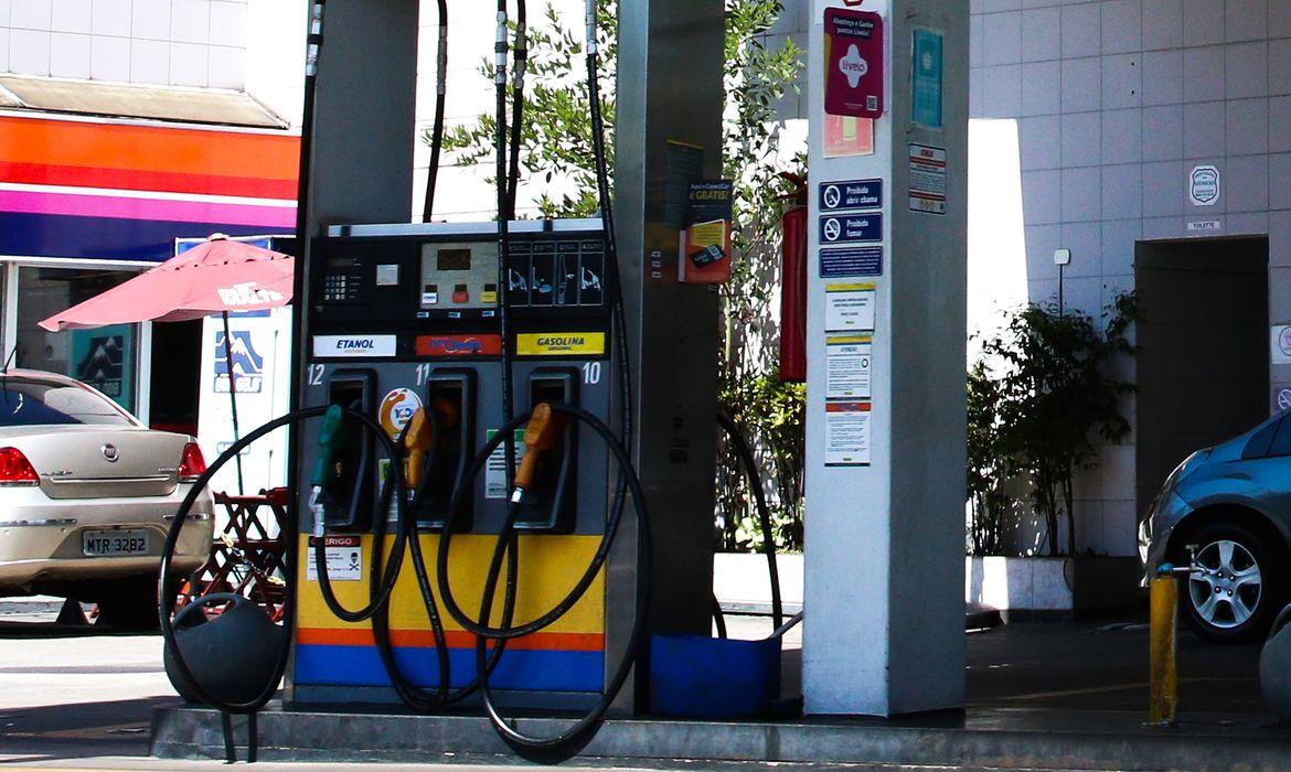 Senado aprova projeto de lei que prevê redução no preço dos combustíveis