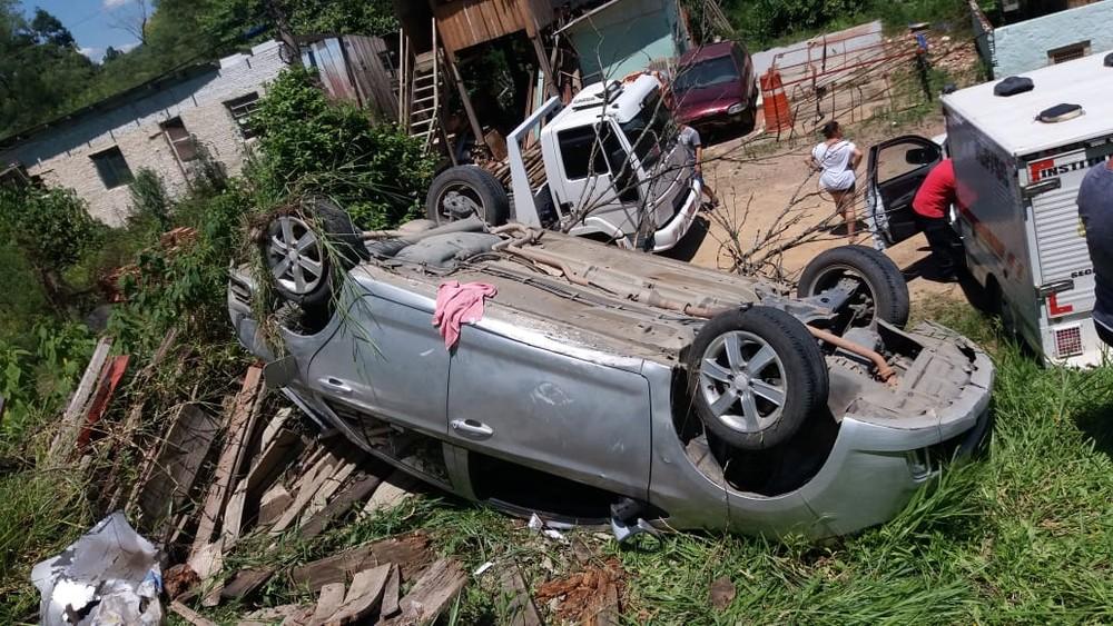 Taxista morre após bater em carro, sair de pista e capotar em Rio do Sul