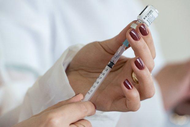 Vacinação em SC: maiores de 50 anos devem tomar a segunda dose de reforço contra a Covid-19