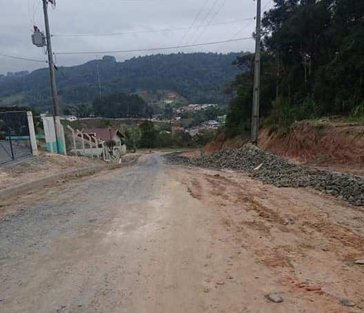 Vereador de Ituporanga questiona empresa por demora em obras no município