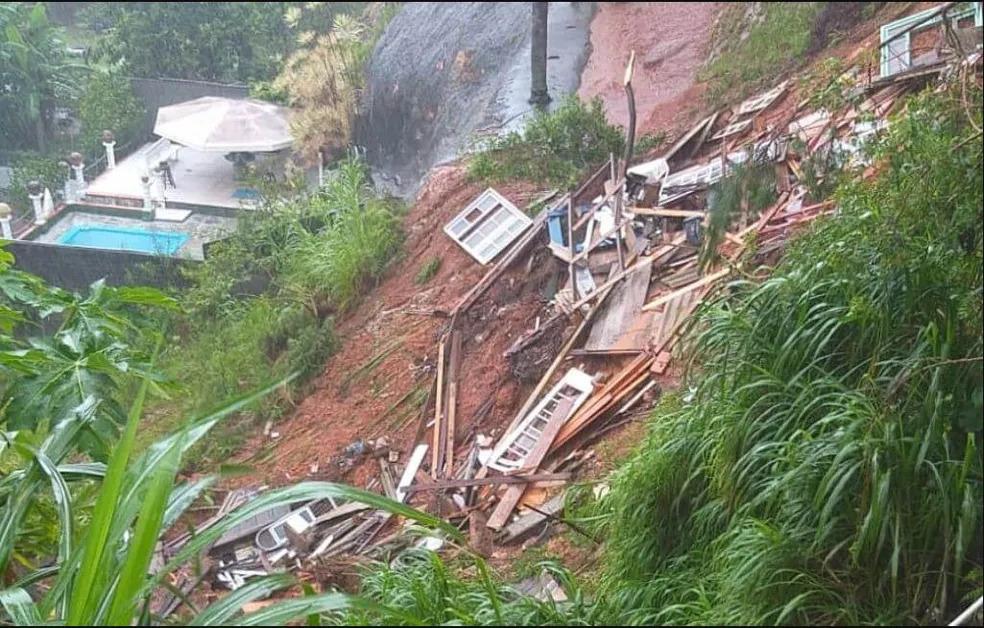 Deslizamento de terra em Governador Celso Ramos destrói casa - Foto: Defesa Civil/Divulgação