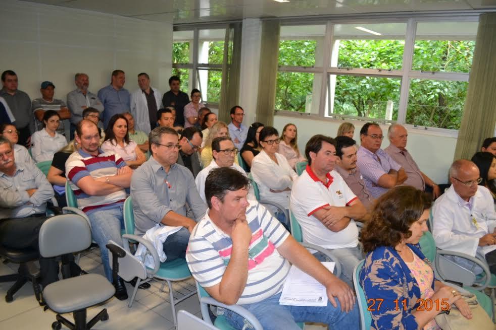 Público presente na assinatura dos convênios no Hospital Waldomiro Colautti, em Ibirama
