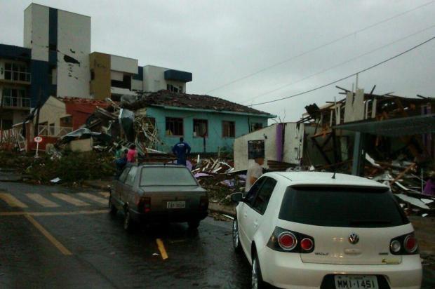 Tempestade com ventos de 84 km/h causa estragos na região Oeste de SC