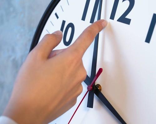 HORÁRIO DE VERÃO: Brasileiros de três regiões do país devem atrasar relógios em uma hora