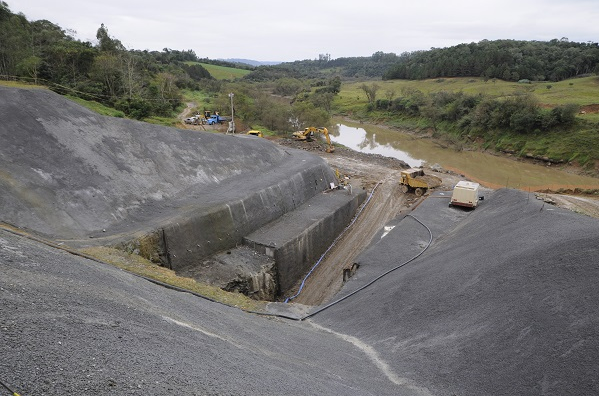 Secretário admite atraso na conclusão de obras na Barragem Sul, mas garante que ela está operando normalmente