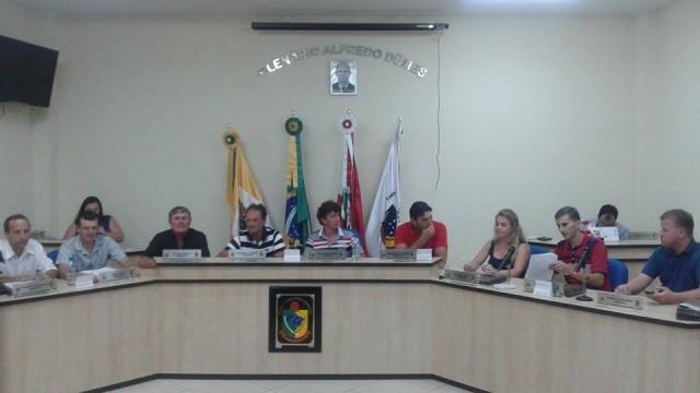 AURORA - Vereadores rejeitam parcelamento de dividas da prefeitura com o INSS