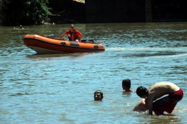 Bombeiros repassam orientações para quem pretende se refrescar em rios e cachoeiras durante o verão
