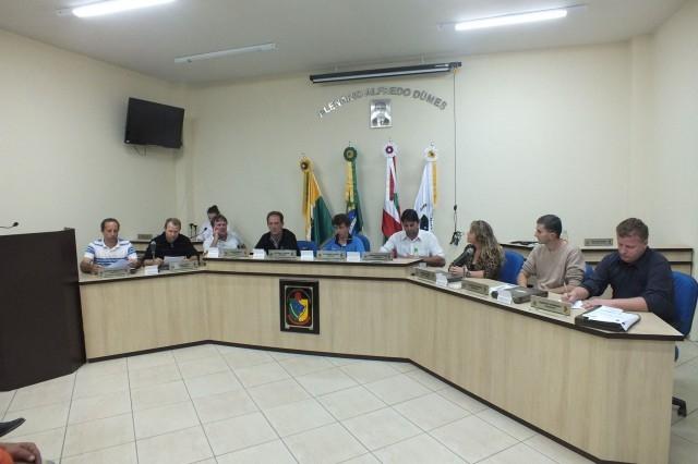Vereadores de Aurora discutem constantes quedas de energia no centro da cidade