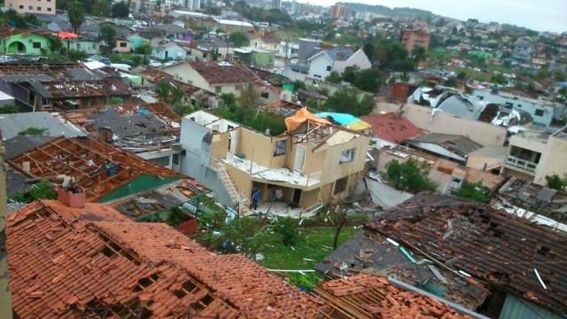 XANXERÊ: Município teria sido atingido por um tornado. Um bairro foi praticamente destruído