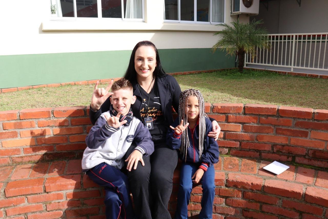 23 de abril é Dia Nacional dos Surdos; Saiba mais sobre a Língua Brasileira de Sinais que é ensinada a alunos do Mon't Alverne