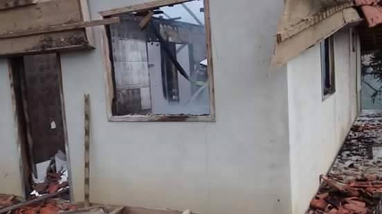 Casa é destruída pelo fogo em Alfredo Wagner