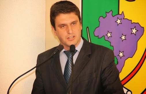 Vereador de Rio do Sul faz levantamento sobre criação de cargos comissionados no país e os impactos que isso causa na economia