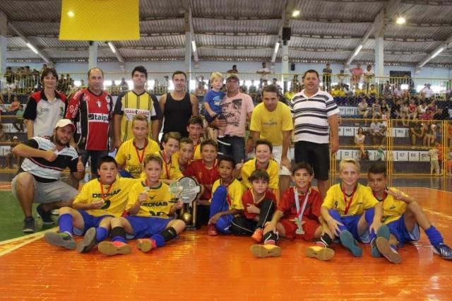 Futsal ituporanguense conquista título nas categorias sub 11 e feminino em Braço do Trombudo