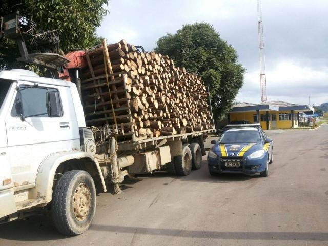 Caminhão com 14 toneladas de excesso de peso é flagrado em Rio do Sul, na BR 470