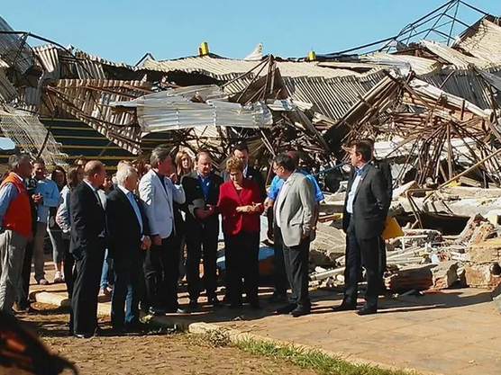 XANXERÊ: Em visita a cidade atingida por tornado Dilma diz: ‘Foi uma catástrofe’ 