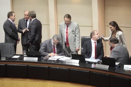 Deputados questionam reforma administrativa e fazem críticas aos rumos do governo Colombo