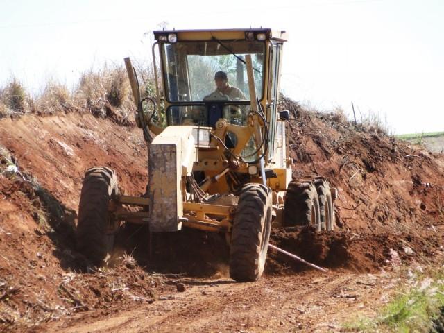 Administração de Imbuia inicia trabalho de alargamento nas estradas do interior