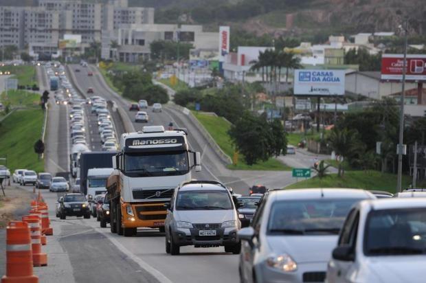 Polícia rodoviária recomenda que motoristas fujam dos horários de pico na volta do feriadão