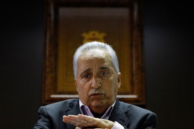 Prefeito de Itajaí vai reduzir o próprio salário e demitir comissionados