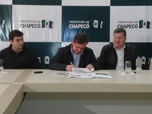 Prefeito de Chapecó anuncia exoneração de 242 comissionados