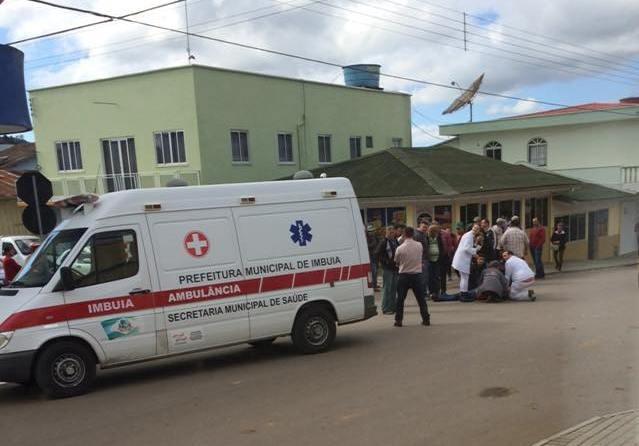Ciclista é atropelado no centro de Imbuia 