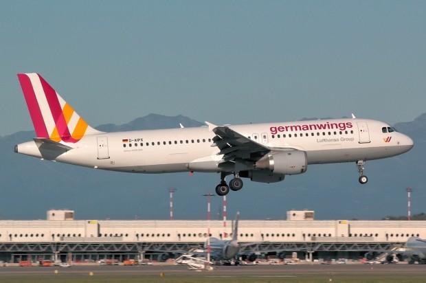 Airbus da Germanwings com 150 pessoas a bordo cai no sul da França 