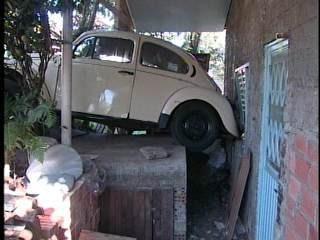 Menino morre na garagem de casa ao ser atingido por carro dirigido pelo pai