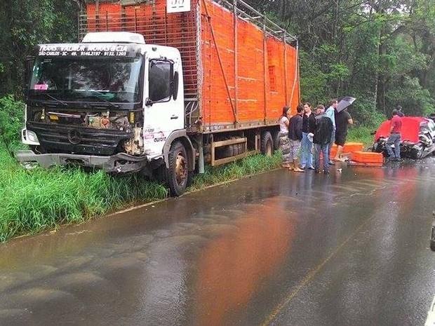Casal e filha de 15 anos grávida morrem em acidente no Oeste de SC 