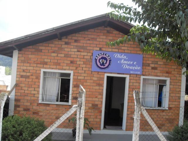 Associação de Apoio aos Portadores de Câncer de Ituporanga adquiri terreno para construção de sede própria
