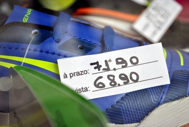 PROCON orienta comerciantes de Ituporanga sobre exposição de mercadorias