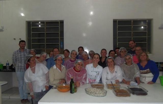 Oficina de culinária expõe o preparo de alimentos saudáveis em Petrolândia