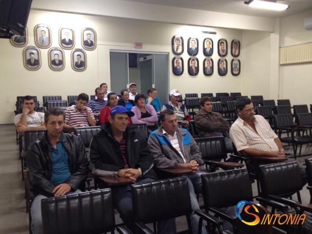 Vereadores comemoram inauguração do Salão de Eventos no centro de Chapadão do Lageado