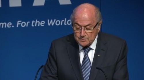 Joseph Blatter anuncia saída da FIFA e convoca novas eleições