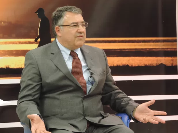 Colombo anuncia corte de 271 cargos nas secretarias regionais