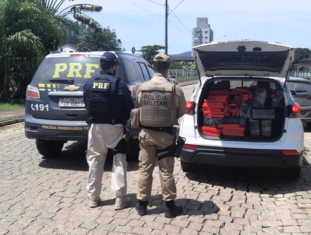Ação conjunta PRF e PM apreende mais de 200 quilos de maconha 