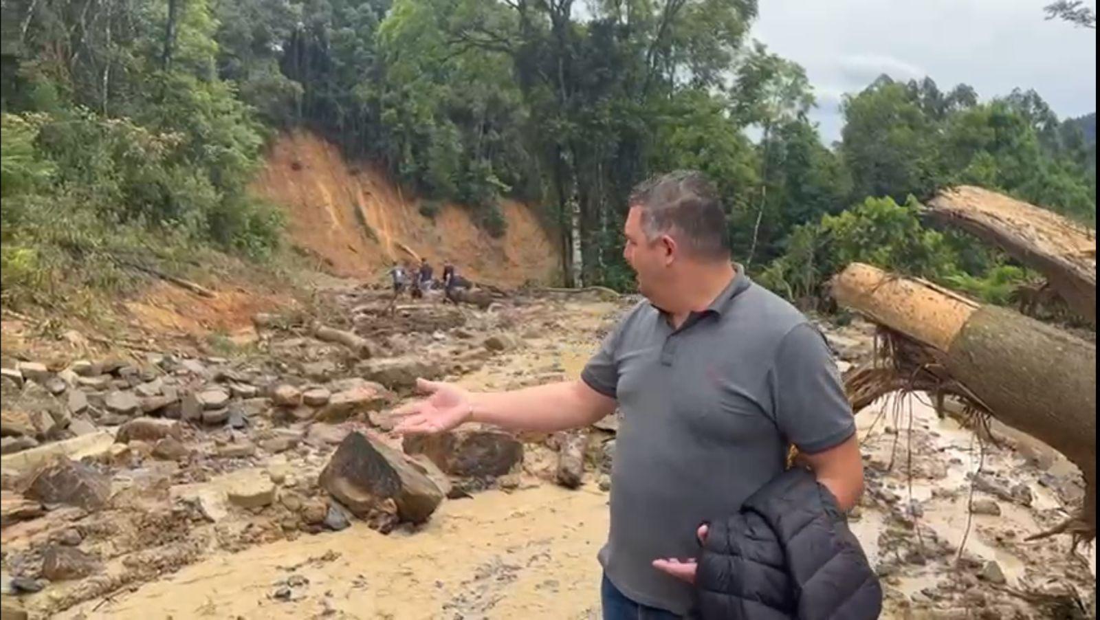 Acesso à comunidade de Ribeirão Strey em Aurora está interditada