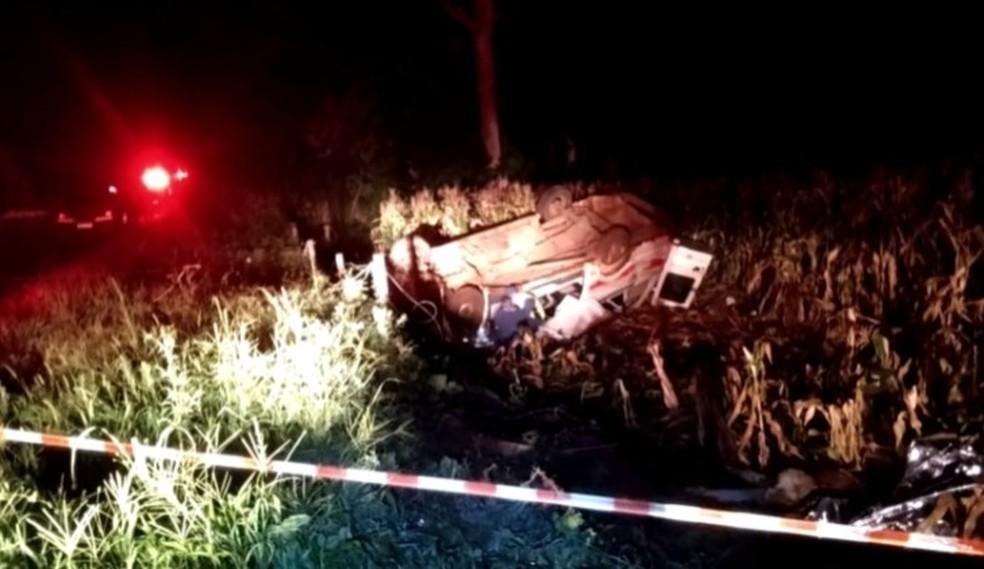 Acidente com micro-ônibus deixa trabalhadores feridos e um morto em Santa Catarina 