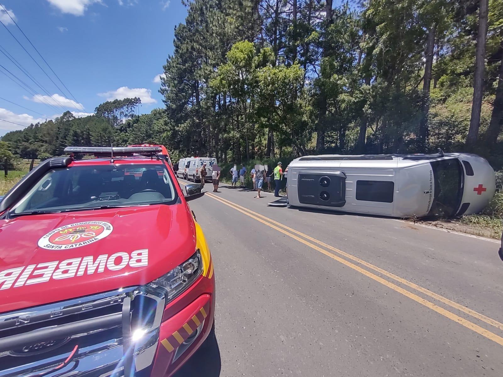 Acidente de trânsito na SC-110 em Petrolândia deixa várias pessoas feridas