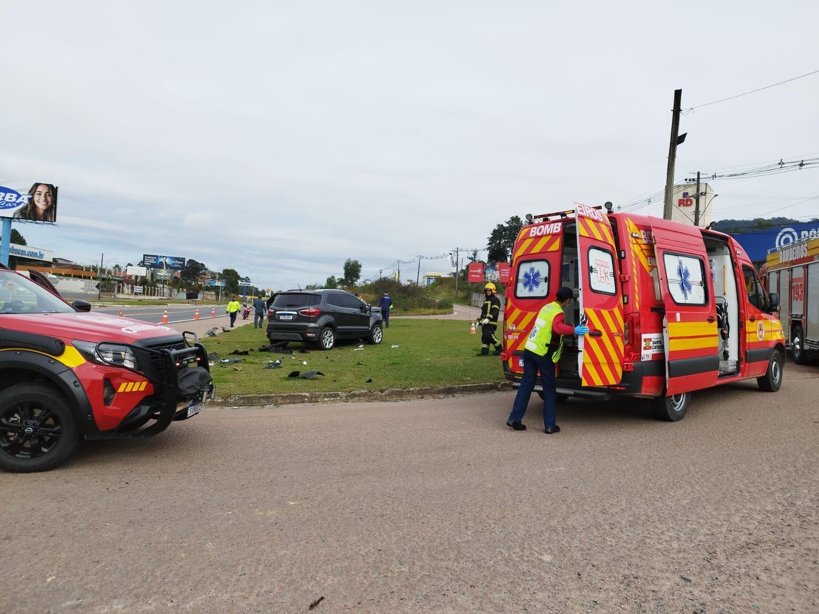Acidente entre dois carros é registrado na BR-470 nesta manhã (05)