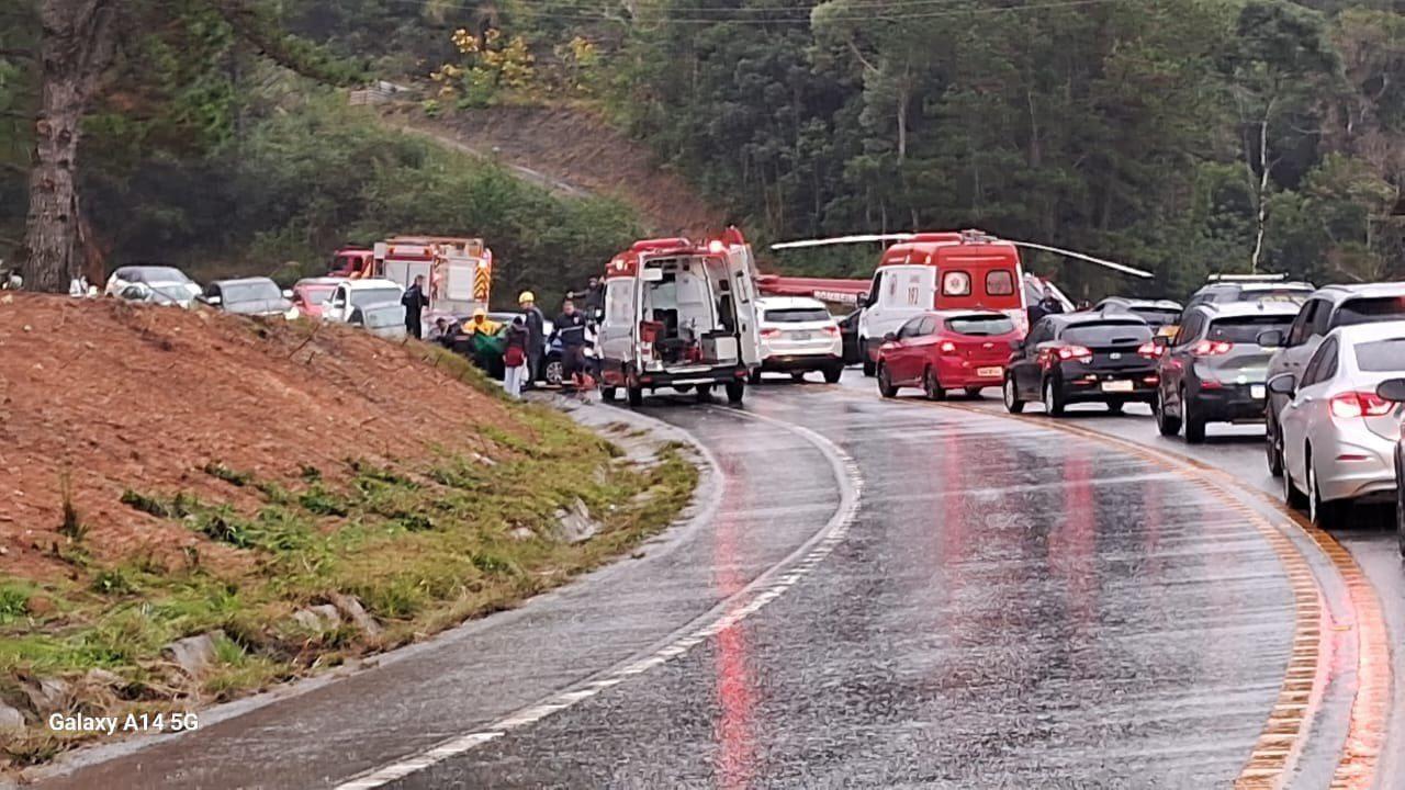 Acidente entre dois carros na BR-282 deixa sete feridos em Rancho Queimado
