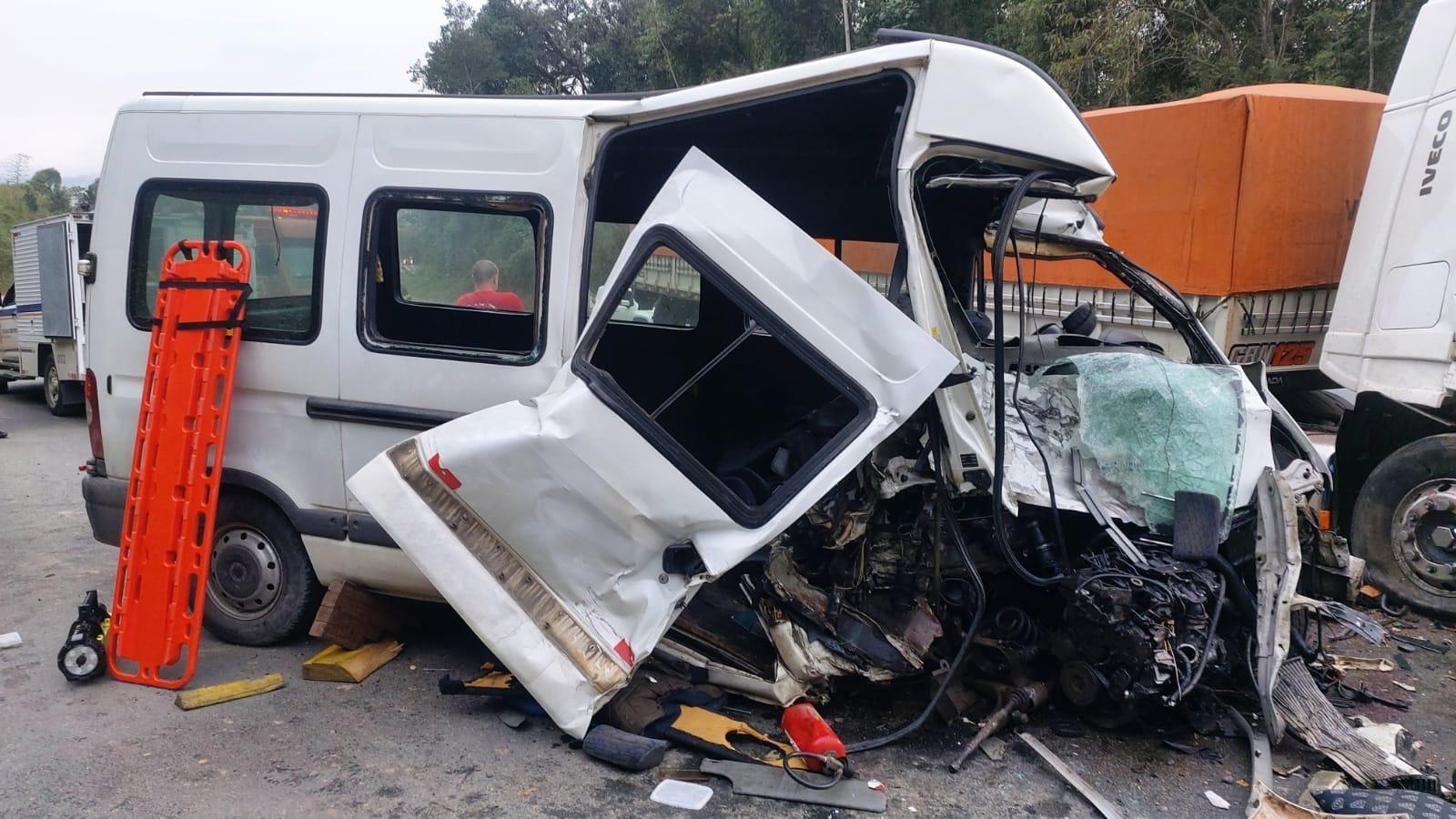 Acidente grave na BR-470 envolvendo carreta de Ituporanga resulta em três mortos