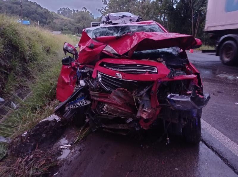 Acidente na BR-470 deixa três pessoas gravemente feridas no Alto Vale 