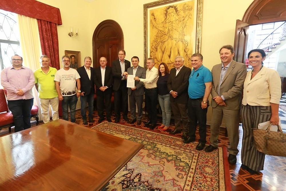 Acordo prevê reajuste médio de 4,96% no salário mínimo regional de SC 